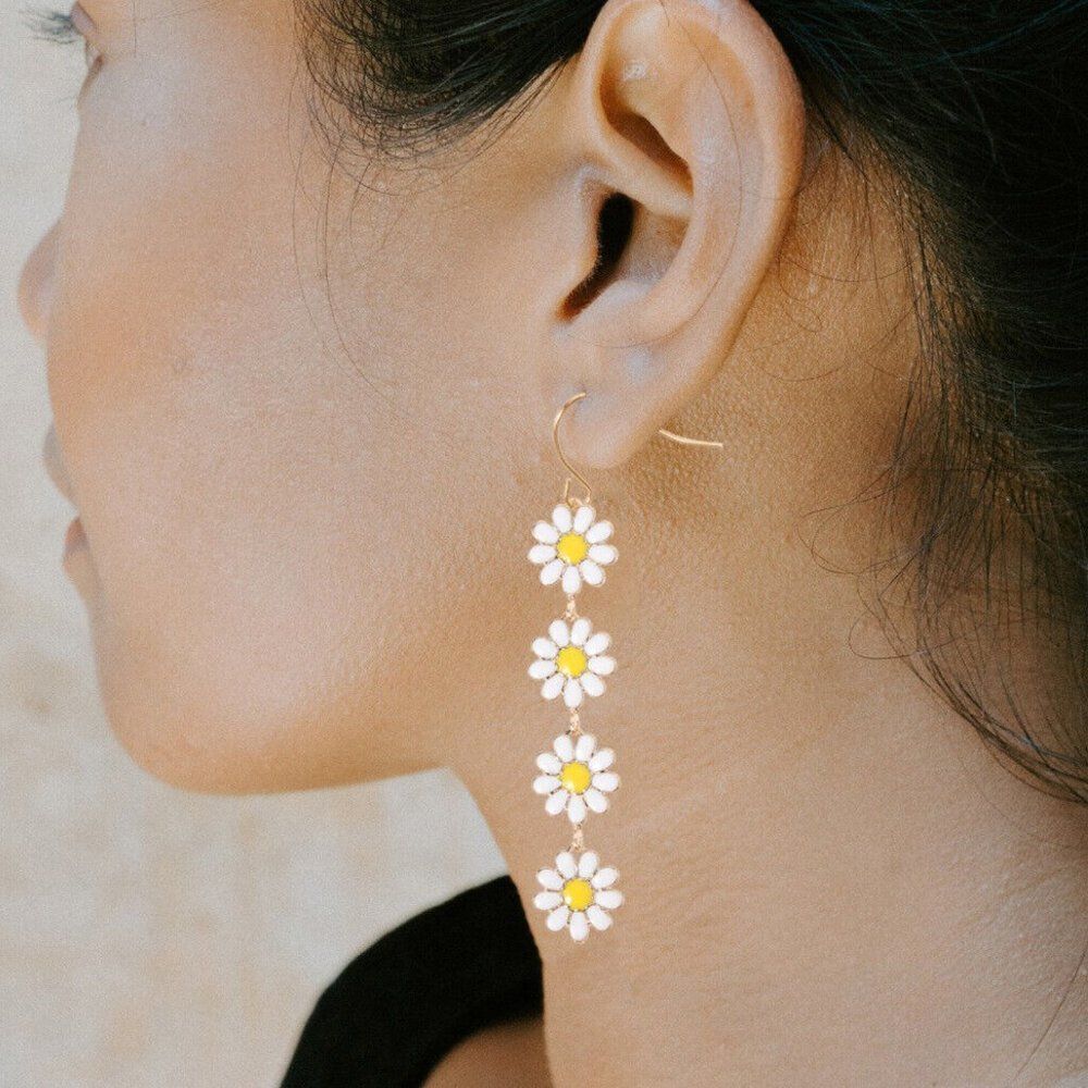 ModCloth White and Yellow Daisy Drop Earrings